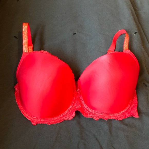 Red Victoria’s Secret Bra - Picture 1 of 7